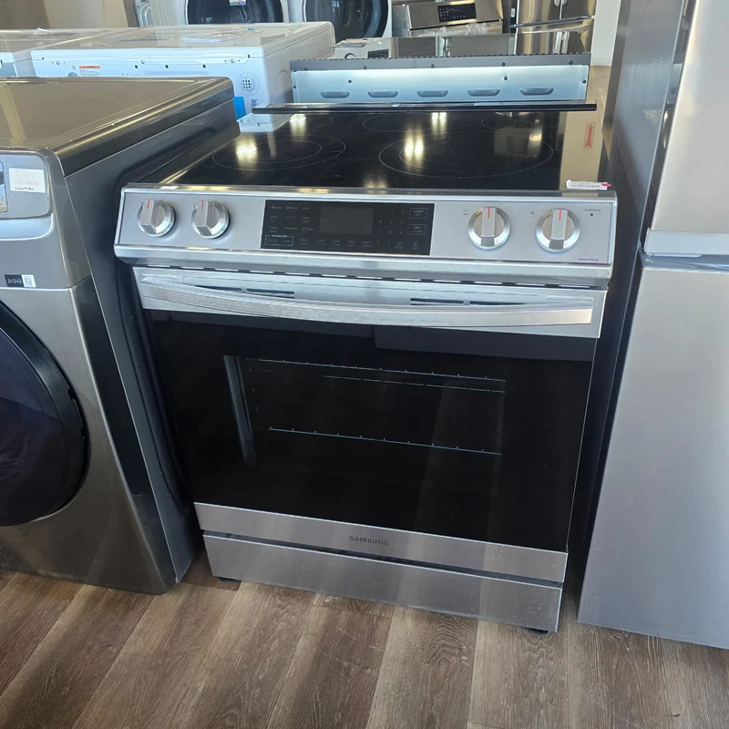 Samsung 30'' 6.3 pi cu Cuisinière - Friteuse à air - Inox - NE63T8511SS/AC - boîte ouverte
