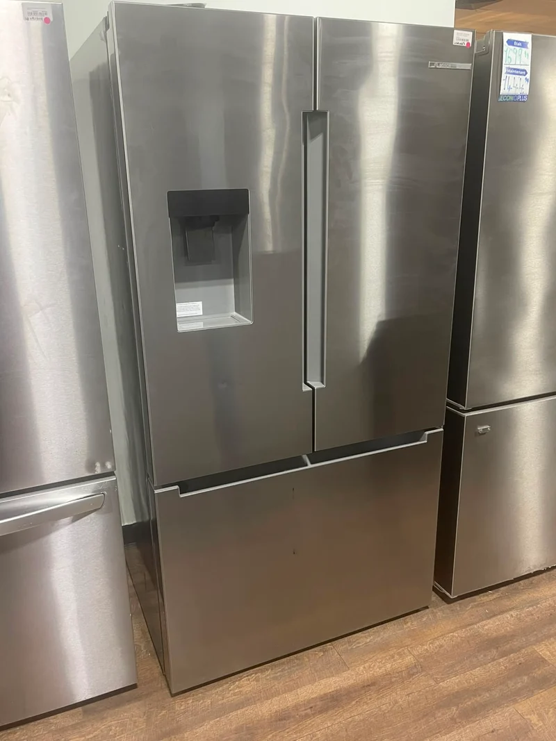 Bosch 36'' 26 pi cu. Réfrigérateur - 3 Battants - inox - B36FD10ENS - Boîte ouverte