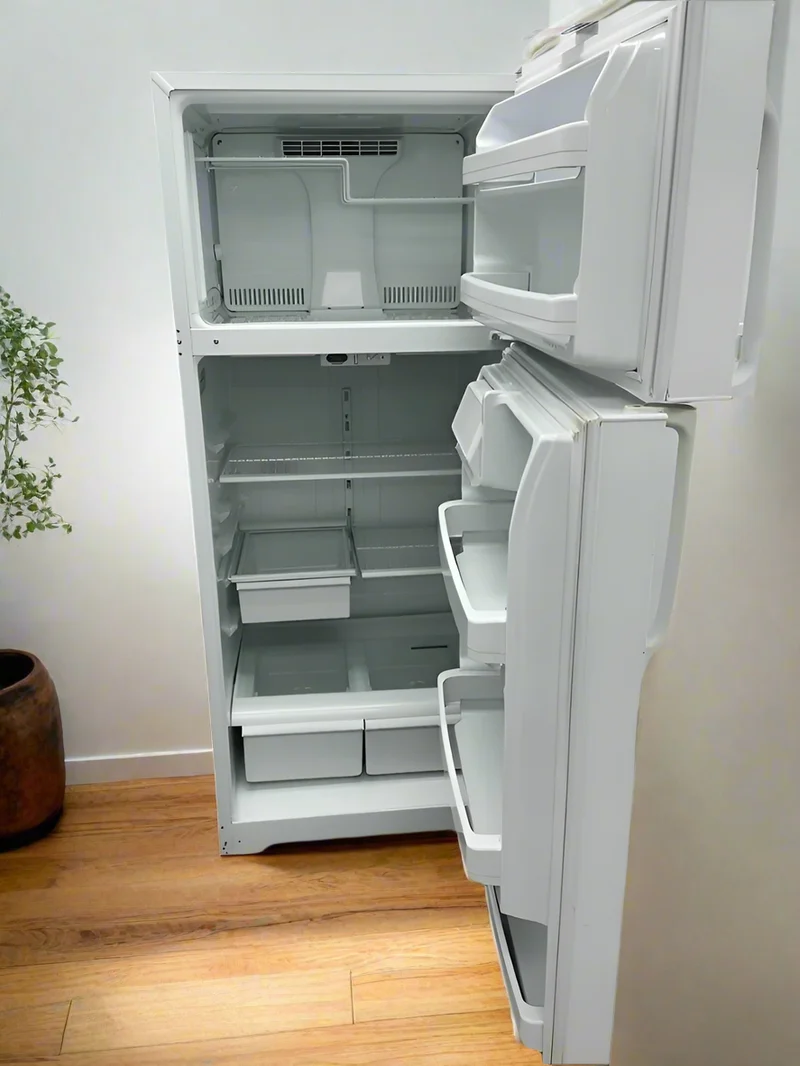 GE 28" Réfrigérateur Congélateur Supèrieur - Blanc - Reconditionné