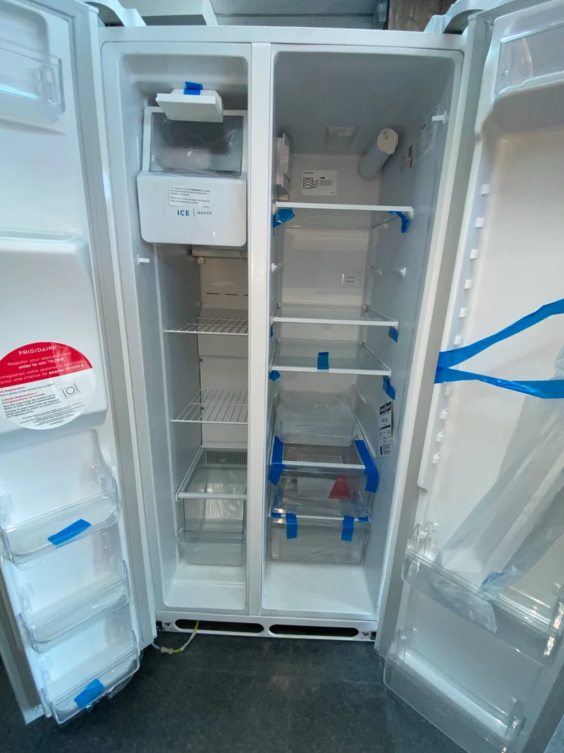Frigidaire 33" 22.2 pi cu Réfrigérateur côte-à-côte - blanc- FRSS2323AW- Boîte Ouverte