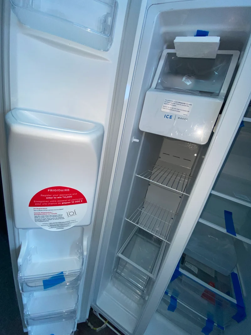 Frigidaire 33" 22.2 pi cu Réfrigérateur côte-à-côte - blanc- FRSS2323AW- Boîte Ouverte