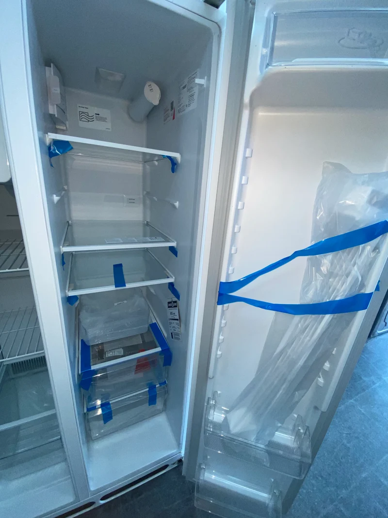 Frigidaire 33" 22.2 pi cu Réfrigérateur côte-à-côte - blanc- FRSS2323AW- Boîte Ouverte