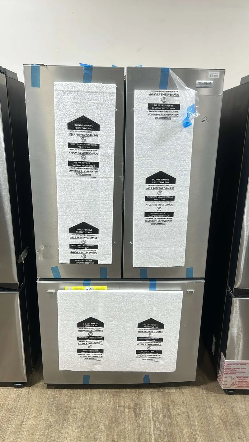 Frigidaire Gallery 36" 28,8 pi.cu. réfrigérateur à 3 battants - Distributeur d'eau - Résistant aux empreintes digitales - Energy star® - Inox - GRFN2353AF1 - Boîte ouverte