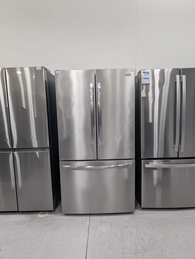 Frigidaire Gallery 36" 28,8 pi.cu. réfrigérateur à 3 battants - Distributeur d'eau - Résistant aux empreintes digitales - Energy star® - Inox - GRFN2353AF1 - Boîte ouverte