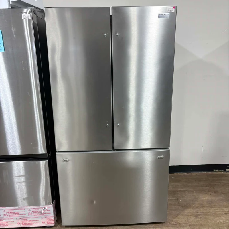 Frigidaire Gallery 36" 28,8 pi.cu. réfrigérateur à 3 battants - Distributeur d'eau - Résistant aux empreintes digitales - Energy star® - Inox - GRFN2353AF1 - Boîte ouverte