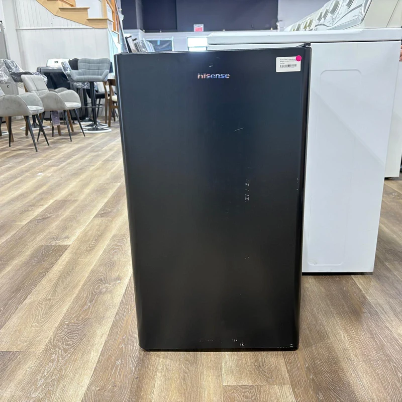 HIsense 18.7'' 3.3 pi cu réfrigérateur compact - noir - RC33C1GBE - boîte ouverte