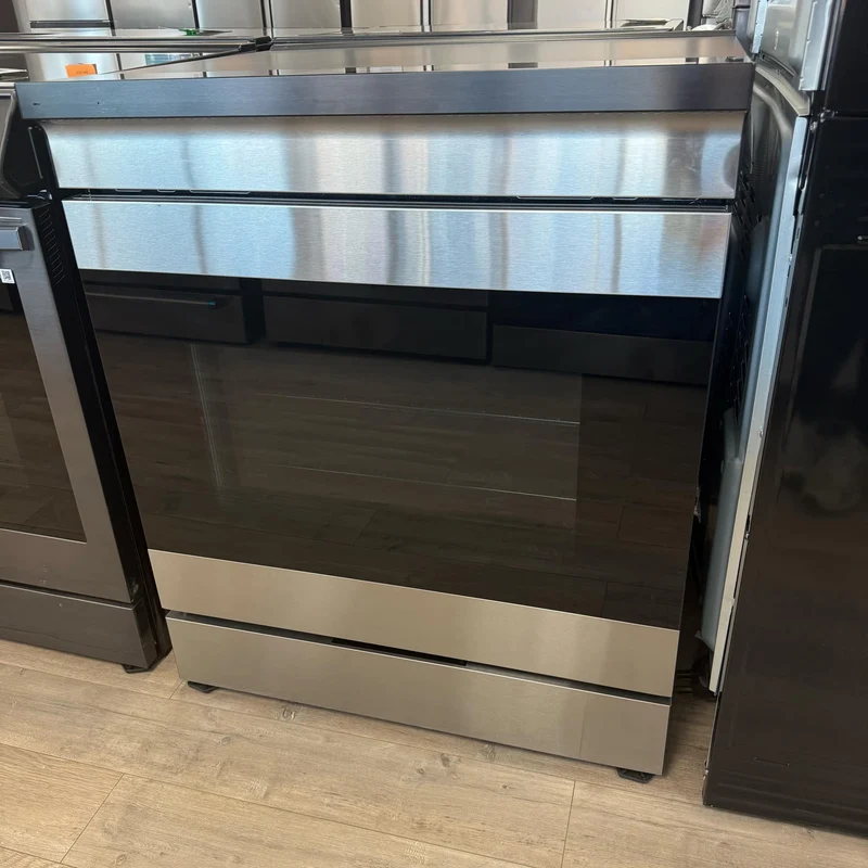 Samsung 30" 6.3 pi.cu - Cuisinière encastrable à Induction - Convection avec le mode Friture à air - Inox - NSI6DG9900SRAC - Boite Ouverte