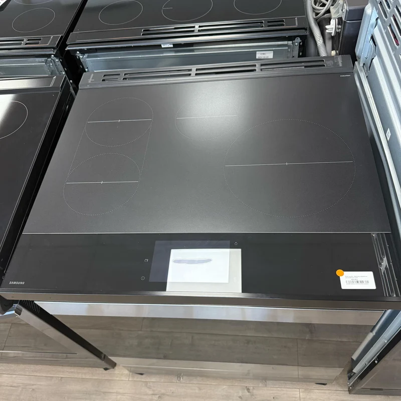 Samsung 30" 6.3 pi.cu - Cuisinière encastrable à Induction - Convection avec le mode Friture à air - Inox - NSI6DG9900SRAC - Boite Ouverte