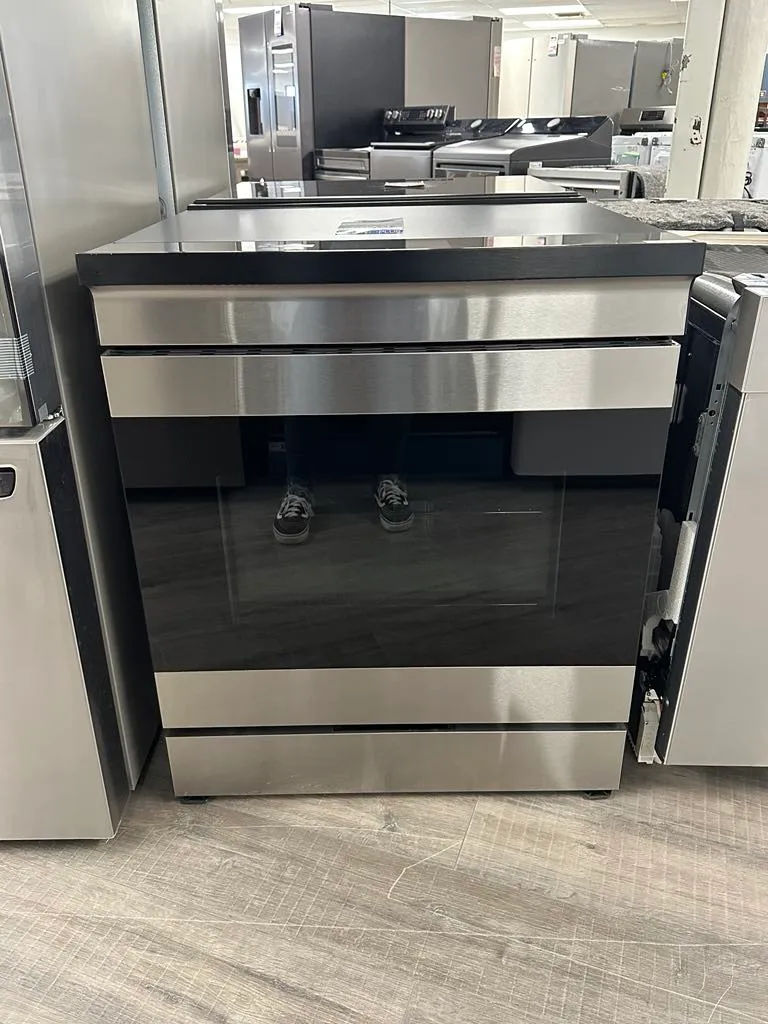 Samsung 30" 6.3 pi.cu - Cuisinière encastrable à Induction - Convection avec le mode Friture à air - Inox - NSI6DG9900SRAC - Boite Ouverte