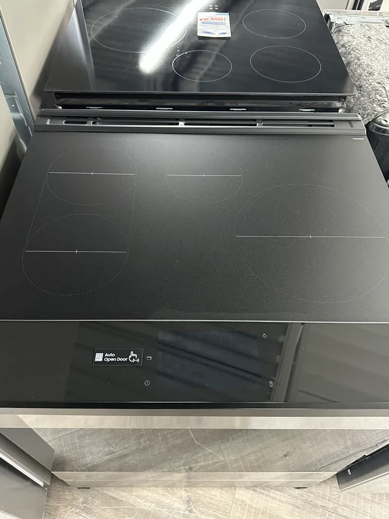 Samsung 30" 6.3 pi.cu - Cuisinière encastrable à Induction - Convection avec le mode Friture à air - Inox - NSI6DG9900SRAC - Boite Ouverte