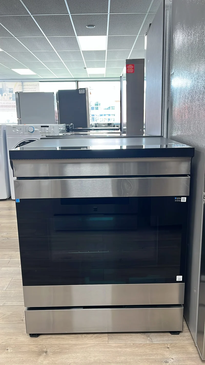 Samsung 30" 6.3 pi.cu - Cuisinière encastrable à Induction - Convection avec le mode Friture à air - Inox - NSI6DG9900SRAC - Boite Ouverte