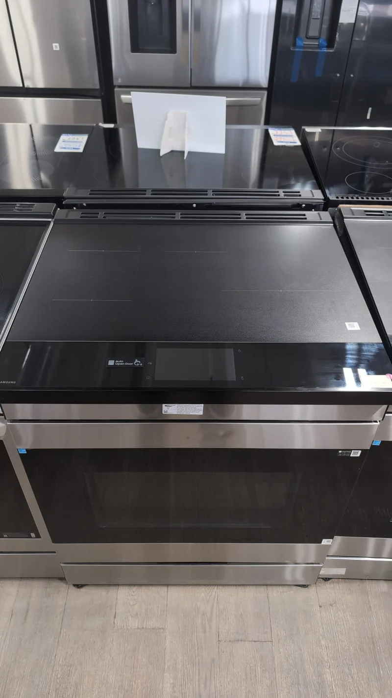 Samsung 30" 6.3 pi.cu - Cuisinière encastrable à Induction - Convection avec le mode Friture à air - Inox - NSI6DG9900SRAC - Boite Ouverte