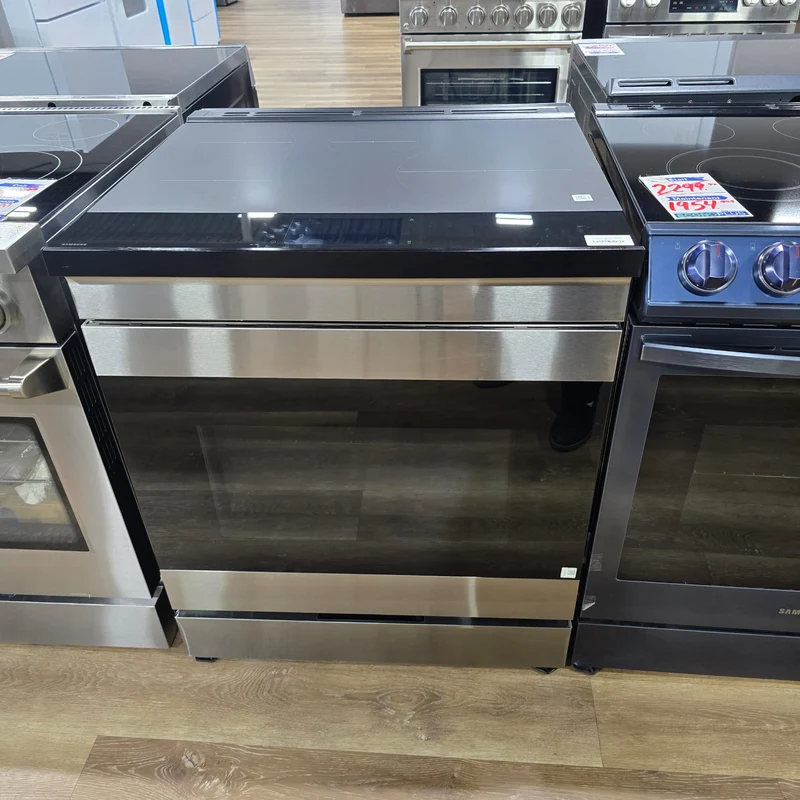 Samsung 30" 6.3 pi.cu - Cuisinière encastrable à Induction - Convection avec le mode Friture à air - Inox - NSI6DG9900SRAC - Boite Ouverte
