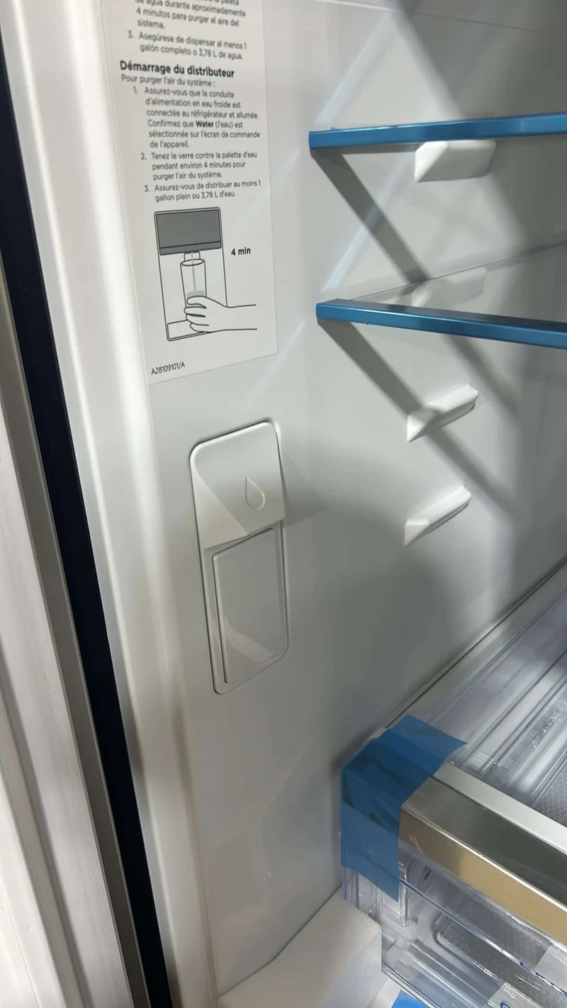 Frigidaire Gallery 30''20 pi. cu. - Réfrigérateur portes francaises - Inox - GRFN2023AF - boîte ouverte