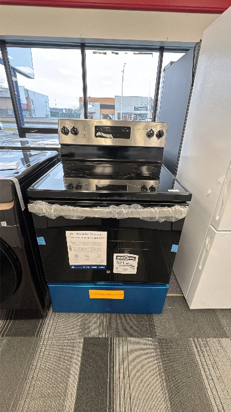 GE 30'' 4.8 pi cu. Cuisinière électrique - inox - JCBS630SVSS - Boîte Ouverte