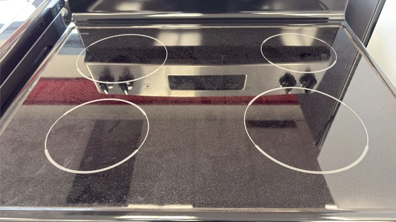 GE 30'' 4.8 pi cu. Cuisinière électrique - inox - JCBS630SVSS - Boîte Ouverte