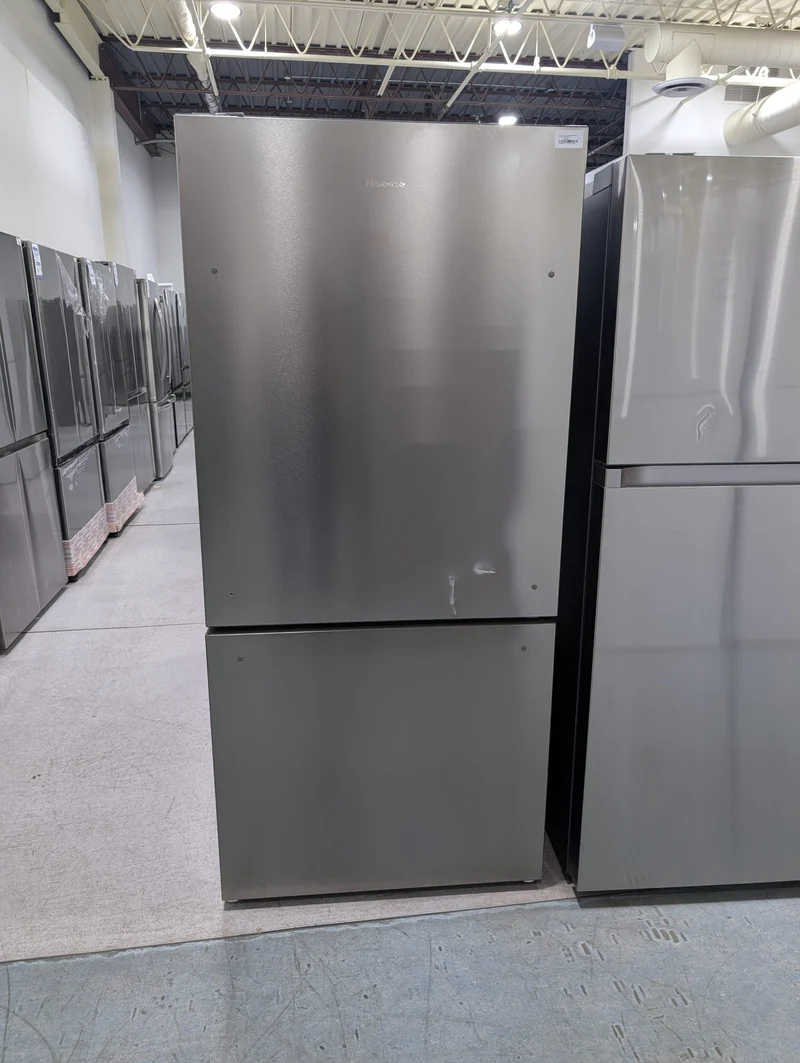 Hisense 31" 17.2 pi.cu - Réfrigérateur Profondeur Comptoir - EnergyStar - Inox - RB17A2CSE - PureFlat Design - Boîte Ouverte