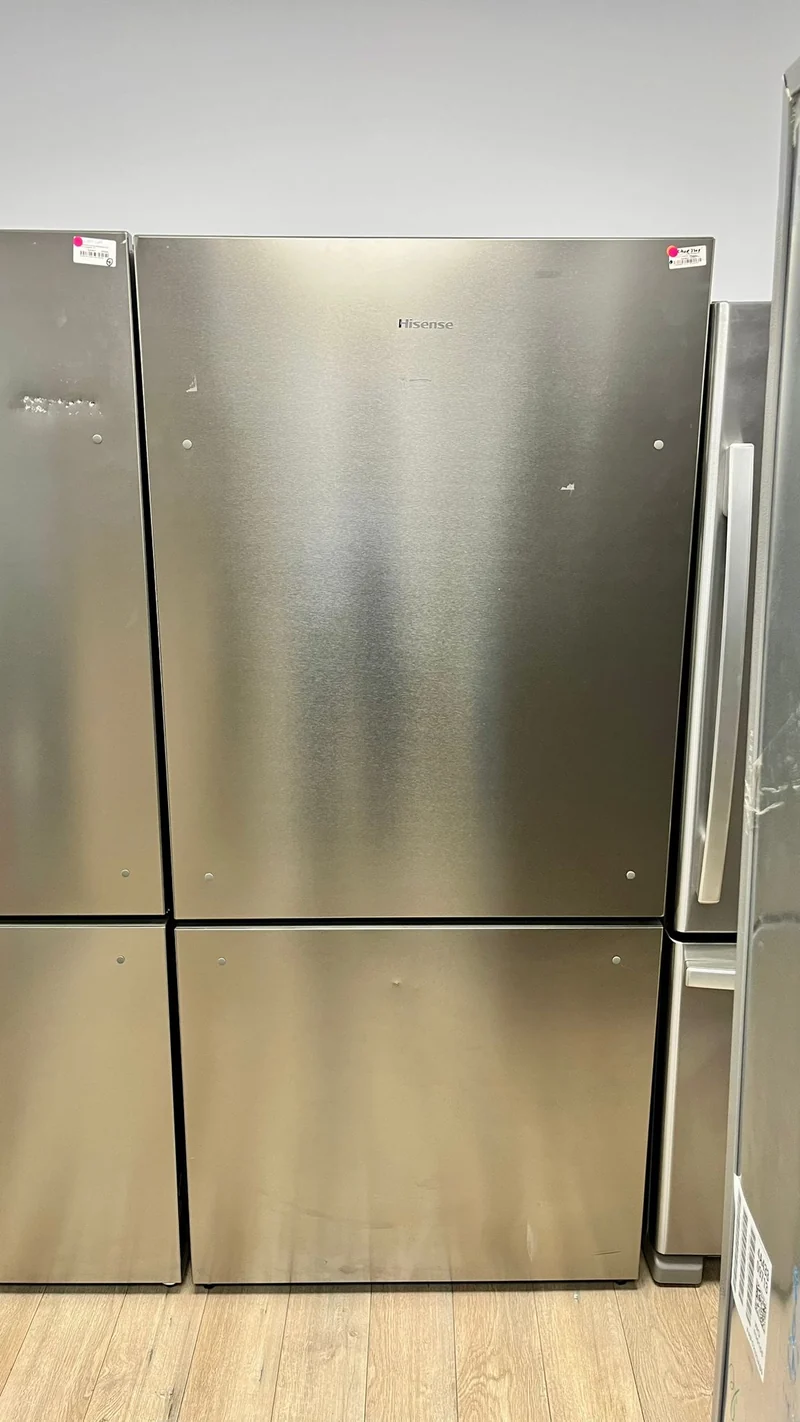Hisense 31" 17.2 pi.cu - Réfrigérateur Profondeur Comptoir - EnergyStar - Inox - RB17A2CSE - PureFlat Design - Boîte Ouverte