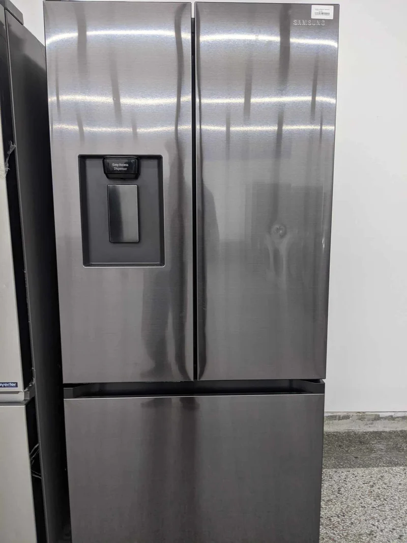 Samsung 30 po 22 pi.cu - Réfrigérateur à 2 battants - Distributeur Eau et machine à glace - Inox Noir - RF22A4221SG - Boîte Ouverte