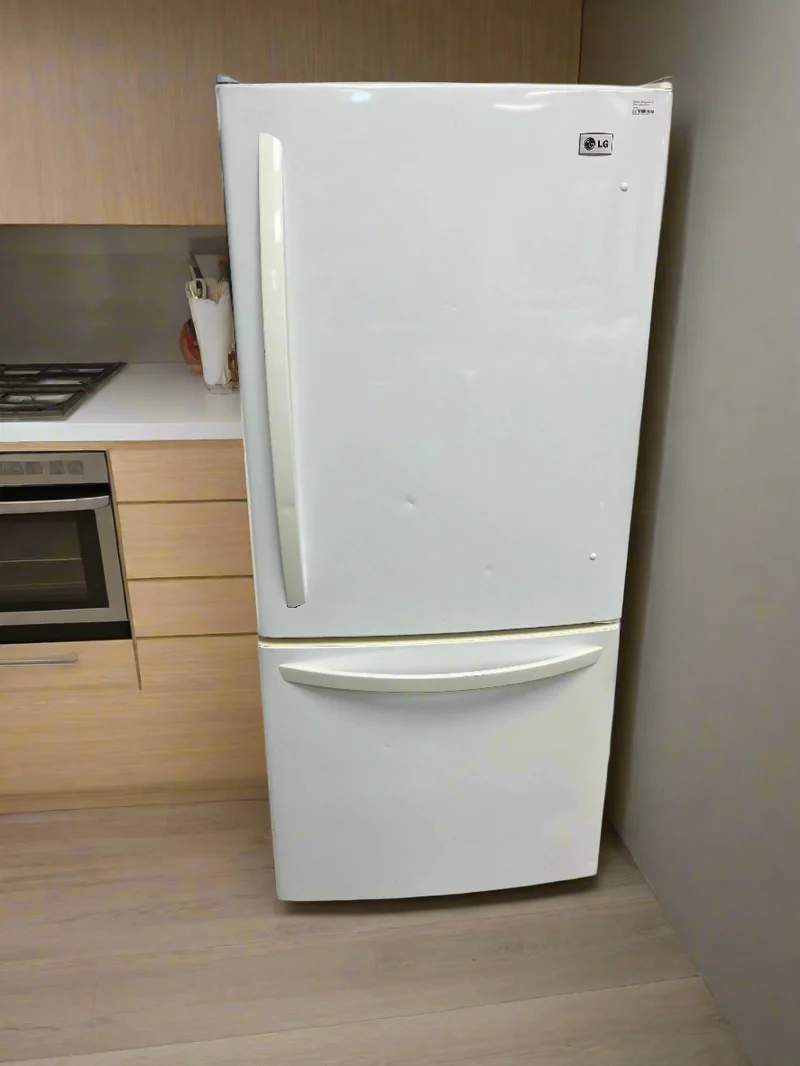 LG 30'' 18 pi. cu Réfrigérateur Congélateur inférieur - Blanc - reconditionné