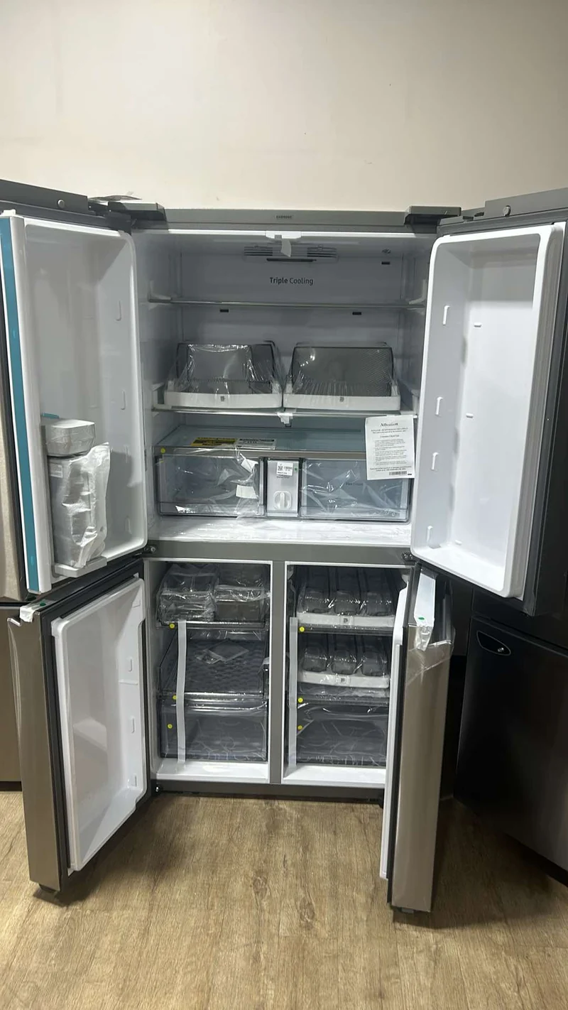 Samsung 36" 22.9 pi à 4 portes Francaise, Distributeur d'eau, machine à glaçons- Inox- RF23A9071SR - boite Ouverte