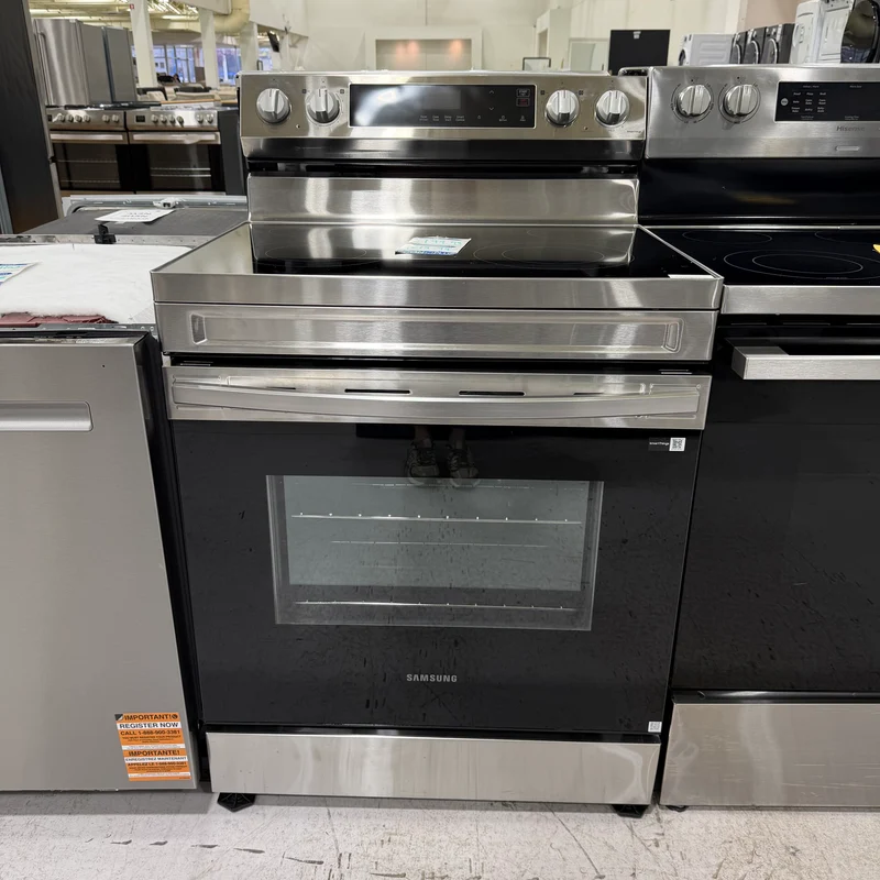 Samsung 30 po 6.3 pi.cu - Cuisinière électrique - 4 brûleurs - Inox - NE63A6111SS - Boîte ouverte