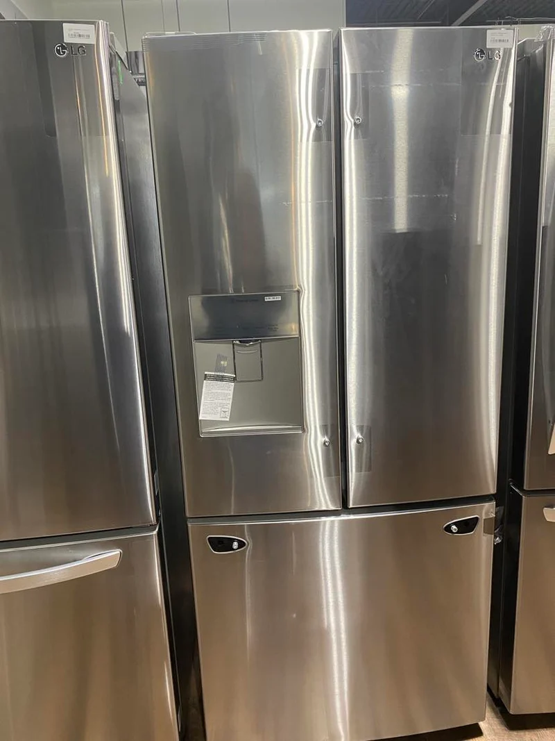 LG 30" 21.8 pi.cu Réfrigérateur 3 Battants avec distributeur d’eau et de glace - Energy Star - Inox - LRFWS2200S - Boîte ouverte