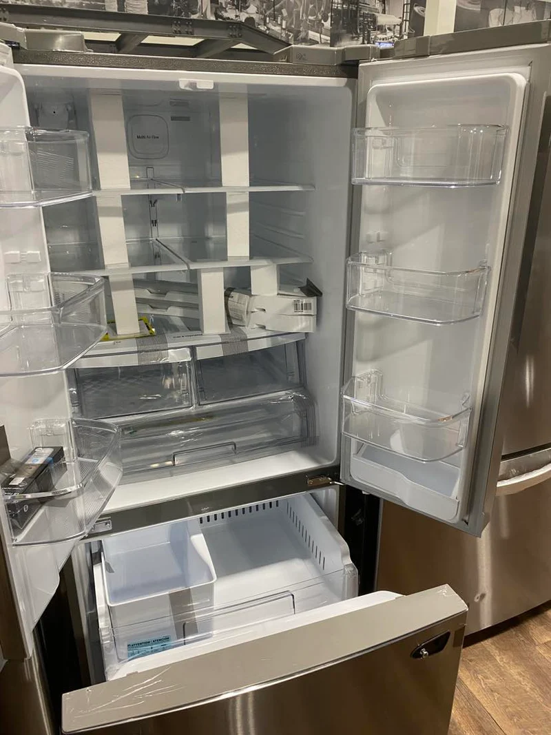 LG 30" 21.8 pi.cu Réfrigérateur 3 Battants avec distributeur d’eau et de glace - Energy Star - Inox - LRFWS2200S - Boîte ouverte