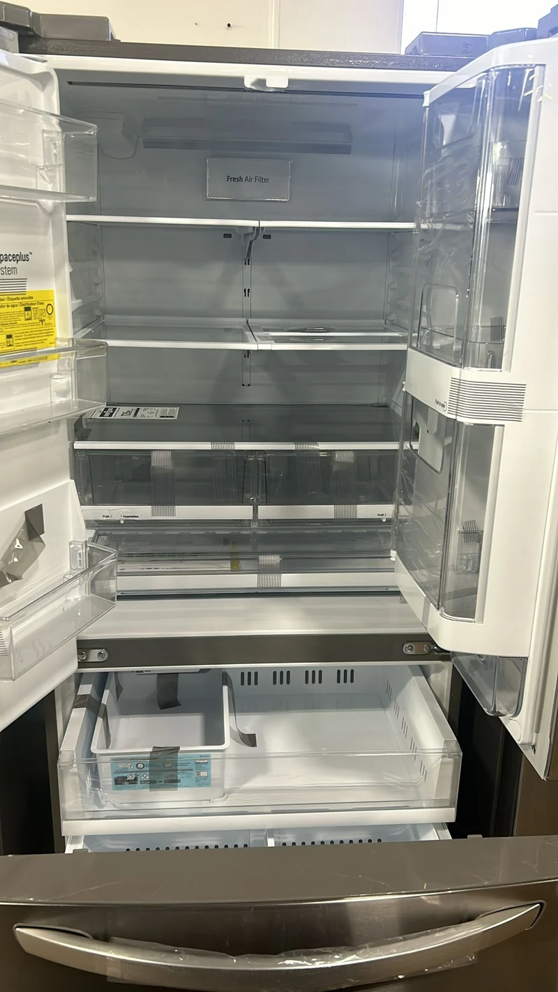 LG 33''24.4 pi. cu. -Réfrigérateur à 2 battants- inox- energy star- machine eau et glace-LRFVS2503S-Boîte ouverte
