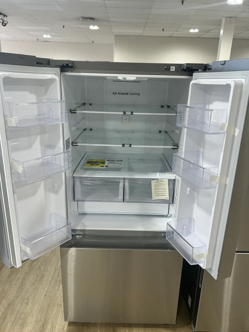 Samsung 30'' 22,1 pi.cu. Réfrigérateur à 3 battants - Machine à glace- Energy star® - Résistant aux Empreintes Digitales- inox - RF22A4111SR/AA - boîte ouverte