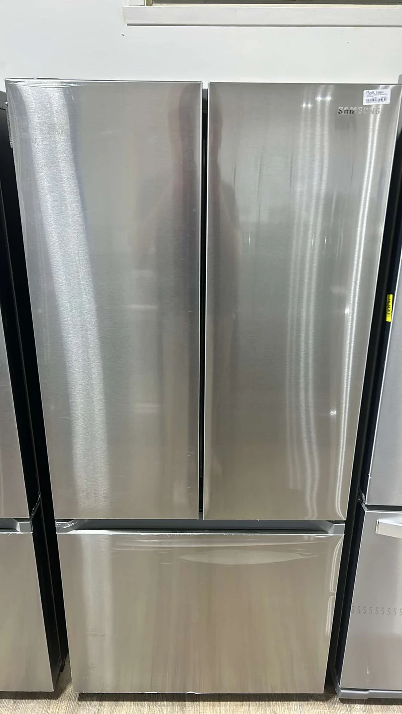 Samsung 30'' 22,1 pi.cu. Réfrigérateur à 3 battants - Machine à glace- Energy star® - Résistant aux Empreintes Digitales- inox - RF22A4111SR/AA - boîte ouverte