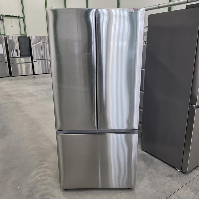 Samsung 30'' 22,1 pi.cu. Réfrigérateur à 3 battants - Machine à glace- Energy star® - Résistant aux Empreintes Digitales- inox - RF22A4111SR/AA - boîte ouverte