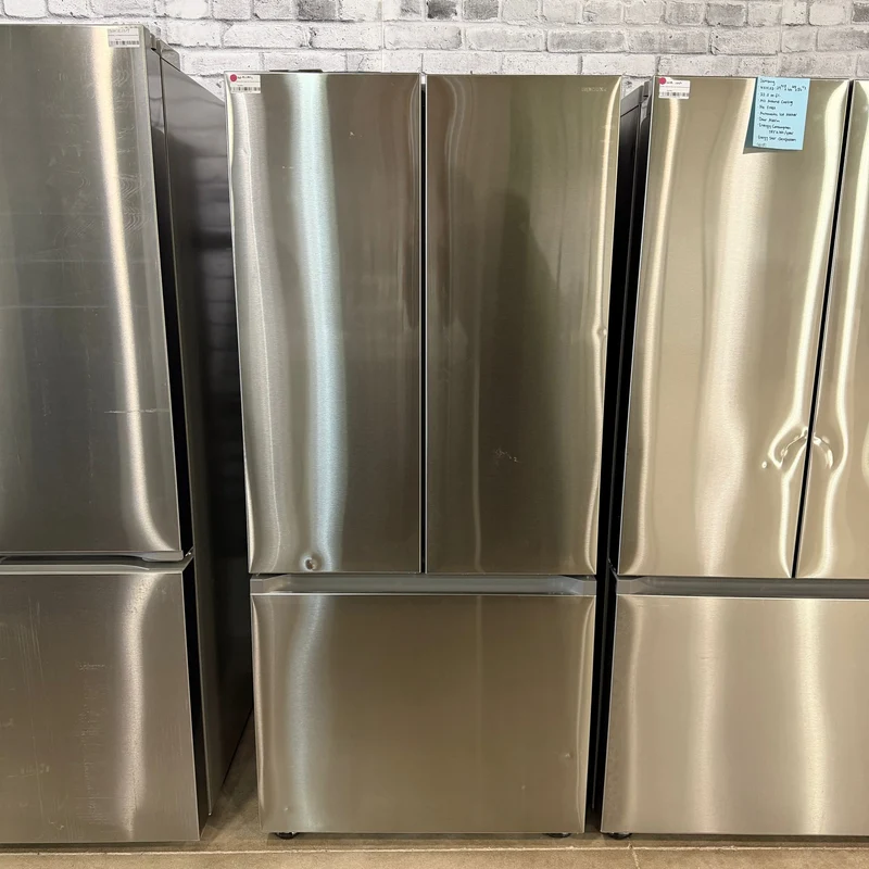Samsung 30'' 22,1 pi.cu. Réfrigérateur à 3 battants - Machine à glace- Energy star® - Résistant aux Empreintes Digitales- inox - RF22A4111SR/AA - boîte ouverte
