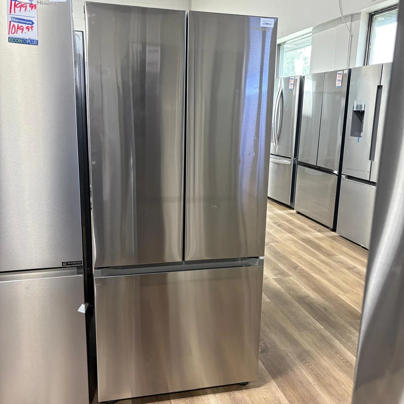 Samsung 30'' 22,1 pi.cu. Réfrigérateur à 3 battants - Machine à glace- Energy star® - Résistant aux Empreintes Digitales- inox - RF22A4111SR/AA - boîte ouverte