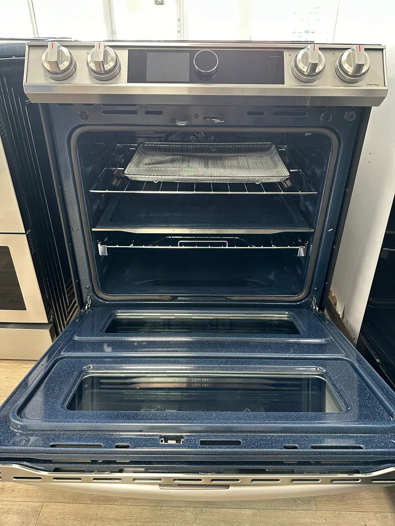 Samsung 30'' 6.3 pi.cu. cuisinière - 5 brûleurs - 2 Four - inox - NE63T8751S- boîte ouverte