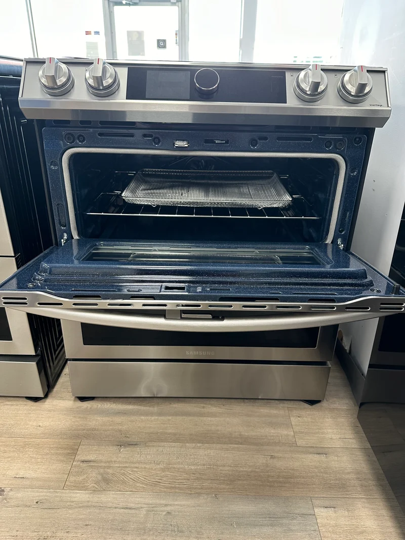 Samsung 30'' 6.3 pi.cu. cuisinière - 5 brûleurs - 2 Four - inox - NE63T8751S- boîte ouverte