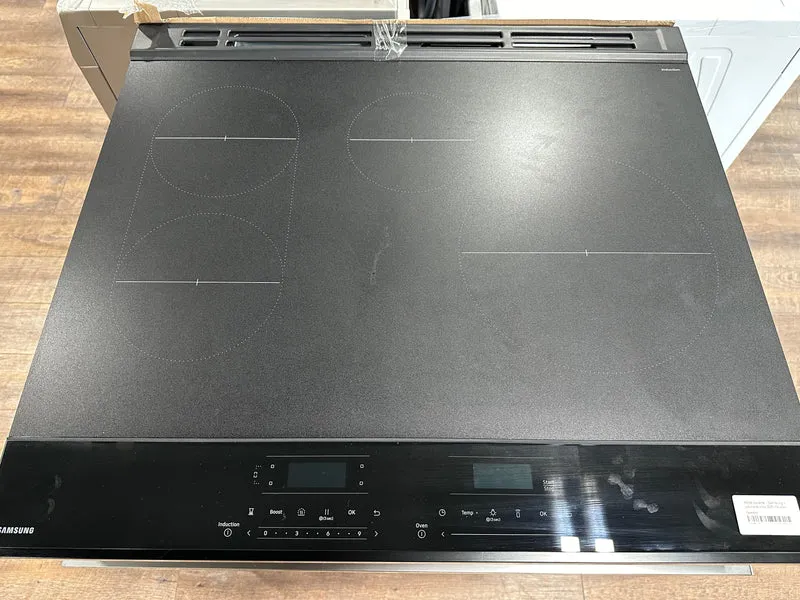Samsung 30" 6.3 pi.cu - Cuisinière encastrable - Induction - Convection avec Friture à Air - Inox - NSI6DG9300SR/AC - Boîte Ouverte
