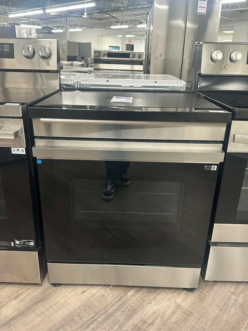Samsung 30" 6.3 pi.cu - Cuisinière encastrable - Induction - Convection avec Friture à Air - Inox - NSI6DG9300SR/AC - Boîte Ouverte