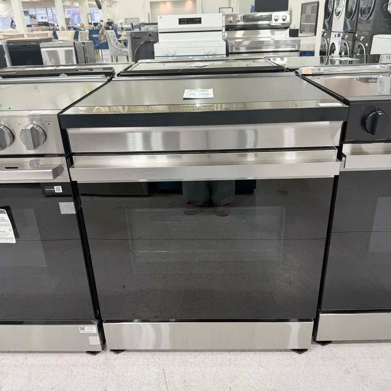 Samsung 30" 6.3 pi.cu - Cuisinière encastrable - Induction - Convection avec Friture à Air - Inox - NSI6DG9300SR/AC - Boîte Ouverte