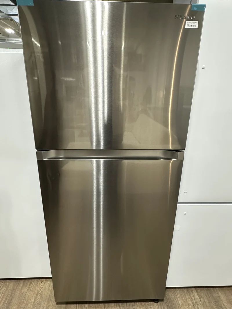 Samsung 30''17.6 pi. cu - Réfrigérateur à congélateur supérieur - inox - RT18DG6500SRAC - Boîte ouverte