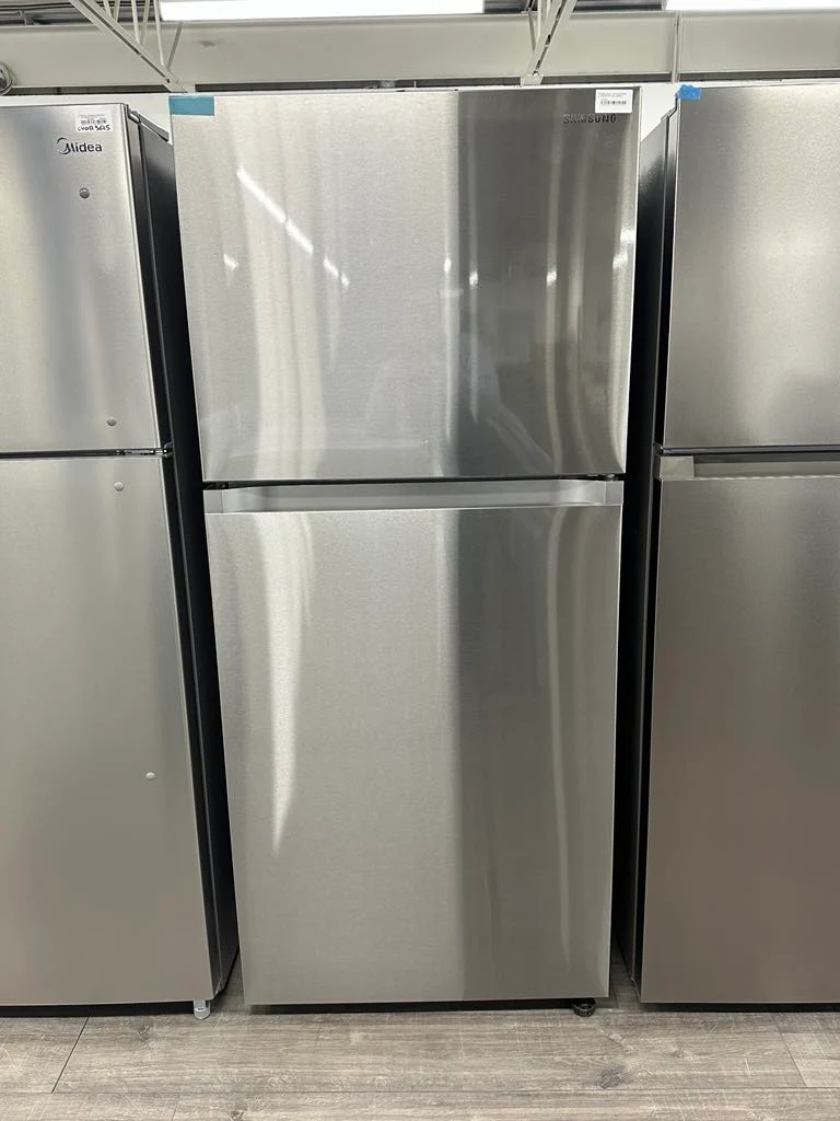Samsung 30''17.6 pi. cu - Réfrigérateur à congélateur supérieur - inox - RT18DG6500SRAC - Boîte ouverte