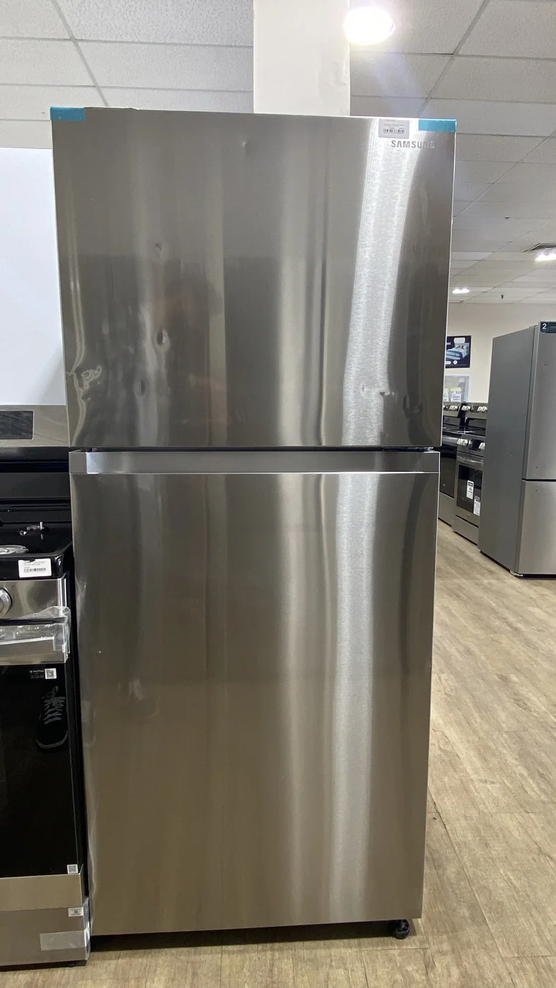 Samsung 30''17.6 pi. cu - Réfrigérateur à congélateur supérieur - inox - RT18DG6500SRAC - Boîte ouverte