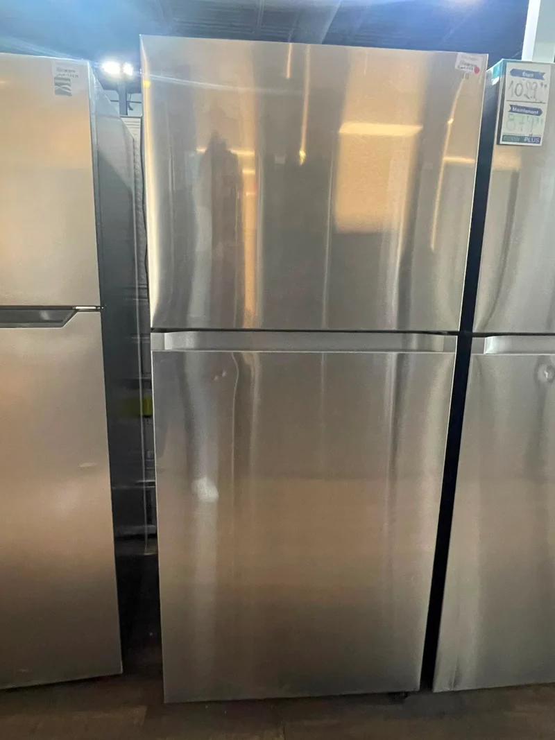 Samsung 30''17.6 pi. cu - Réfrigérateur à congélateur supérieur - inox - RT18DG6500SRAC - Boîte ouverte