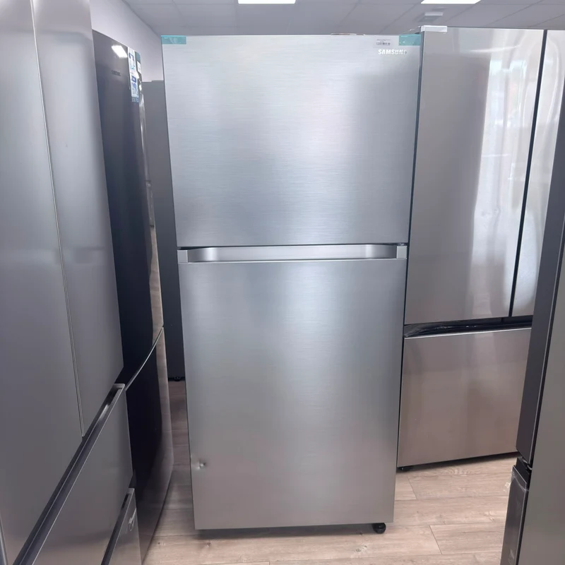 Samsung 30''17.6 pi. cu - Réfrigérateur à congélateur supérieur - inox - RT18DG6500SRAC - Boîte ouverte