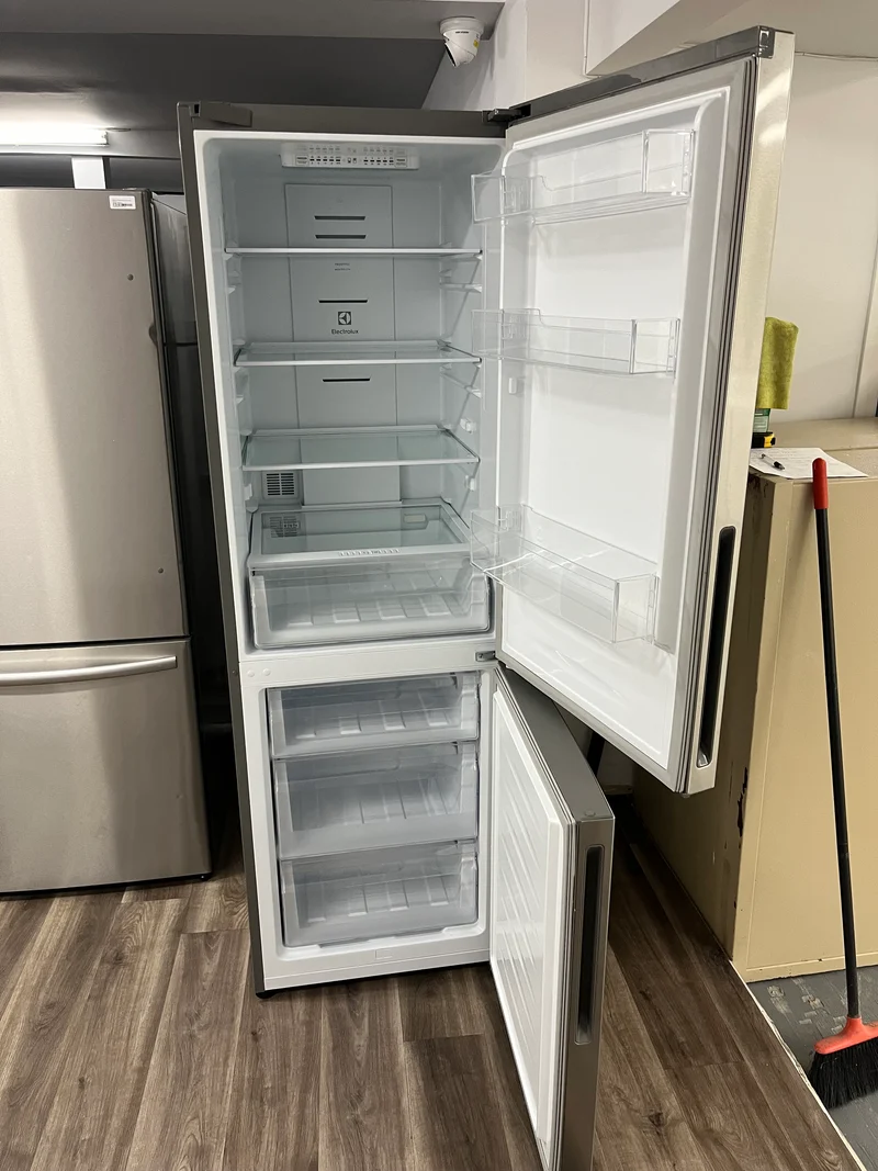 Electrolux 24" - Réfrigérateur Congélateur inférieur - Inox - Reconditionné