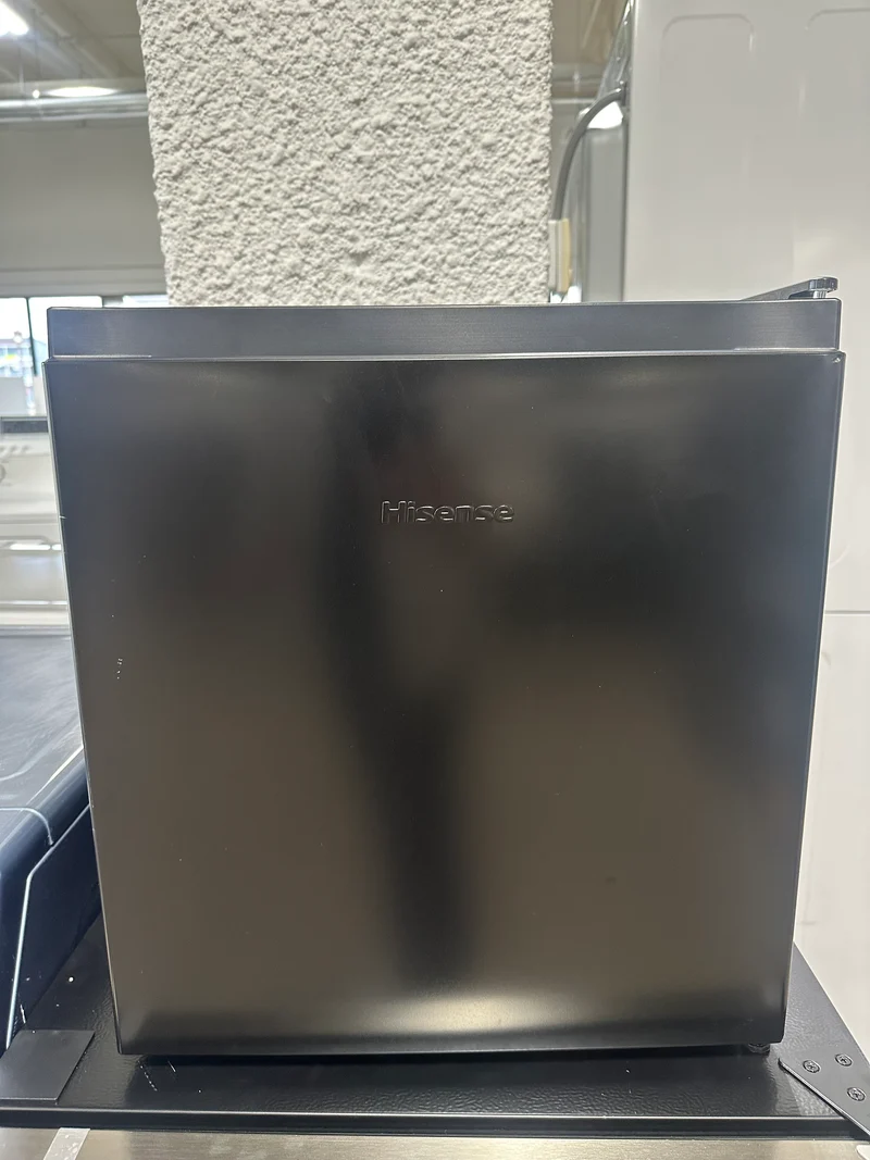 Hisense 18'' 1.6 pi cu Réfrigérateur Compact - noir- RC16C1GBE -Boîte Ouverte