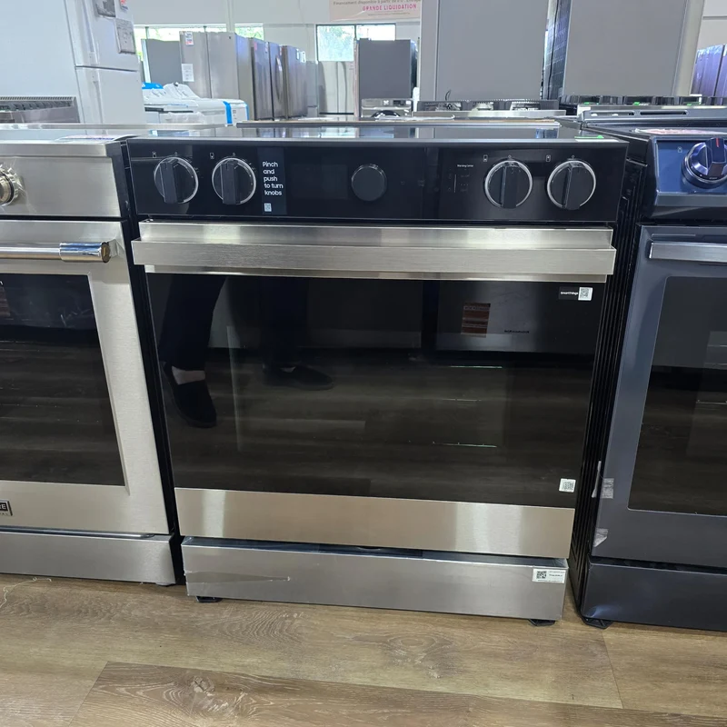 Samsung 30'' 6,3 pi. cu. - Cuisinière vitrocéramique - convection- inox - NSE6DG8700SRAC - boîte ouverte